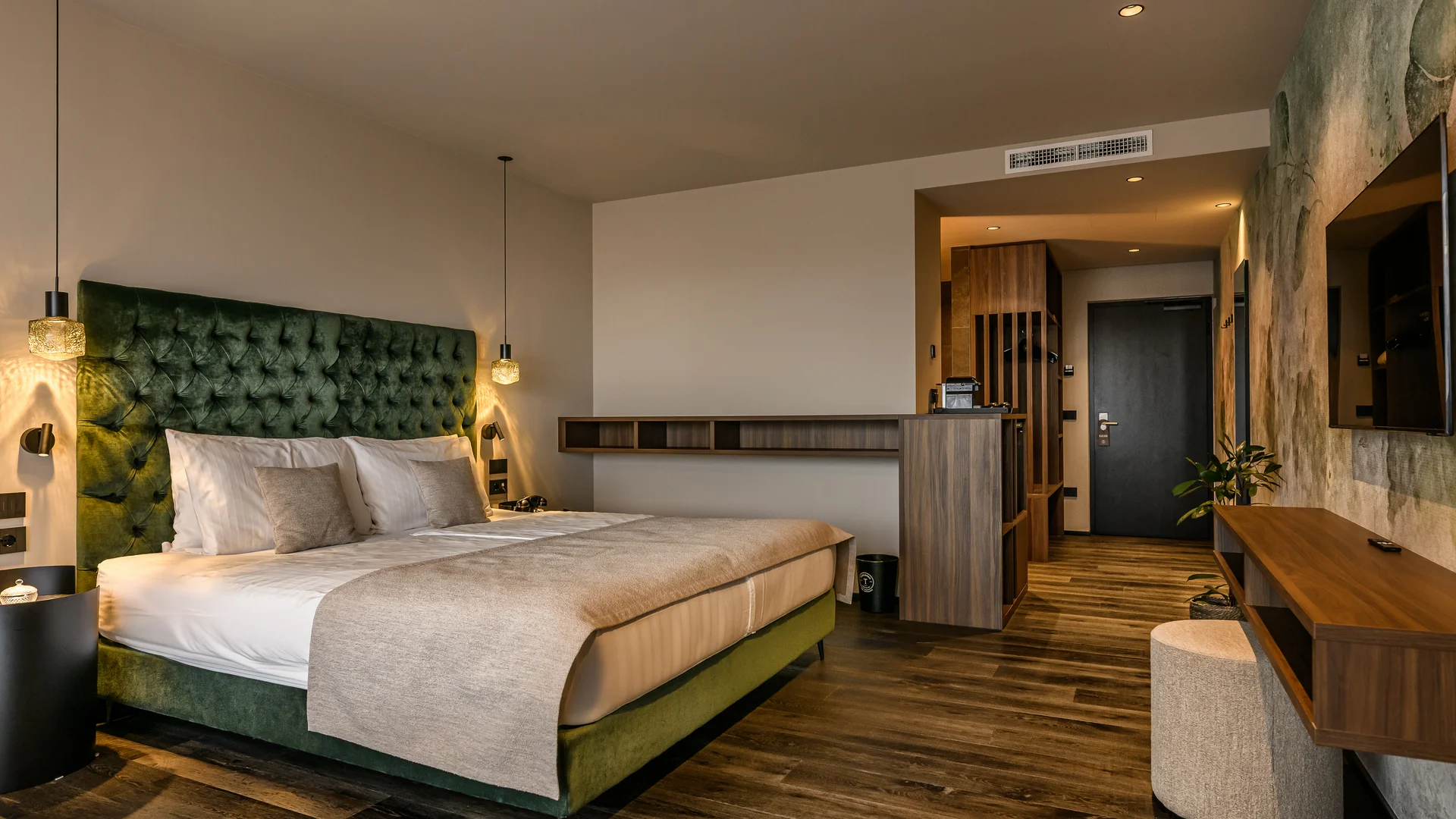 Ihr 4-Sterne-S-Hotel Tirolensis in Tisens